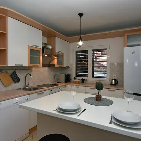 Family Sara Apartment Zadar